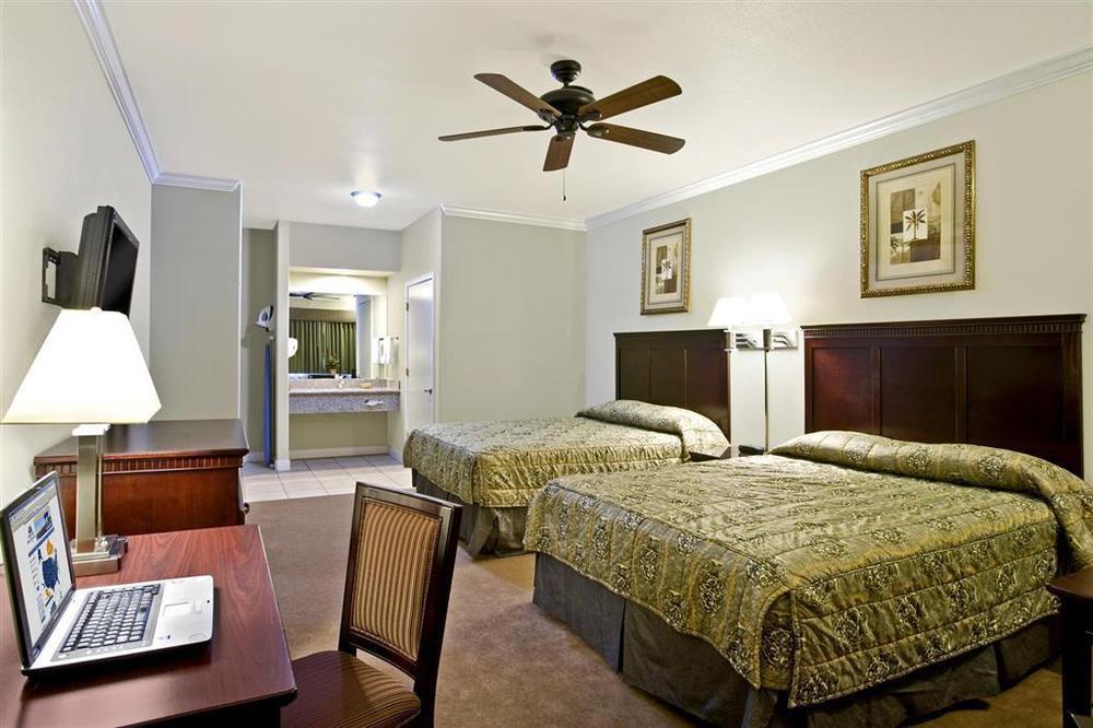 Rodeo Lodge Clovis Rum bild